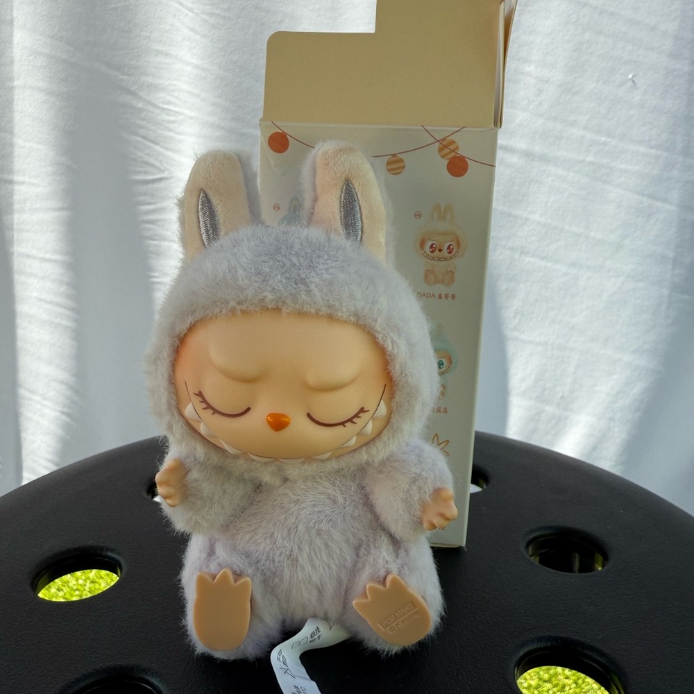 Pop Mart Labubu Plush Toy (Zizi) - Picture 8 of 8